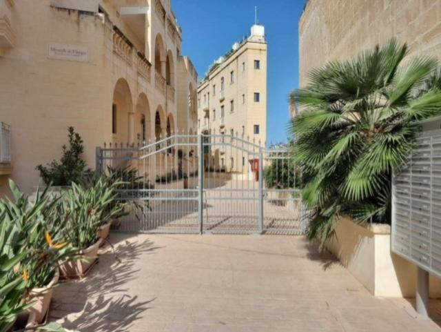 East Breeze Penthouse Apartment Mgarr Exterior photo