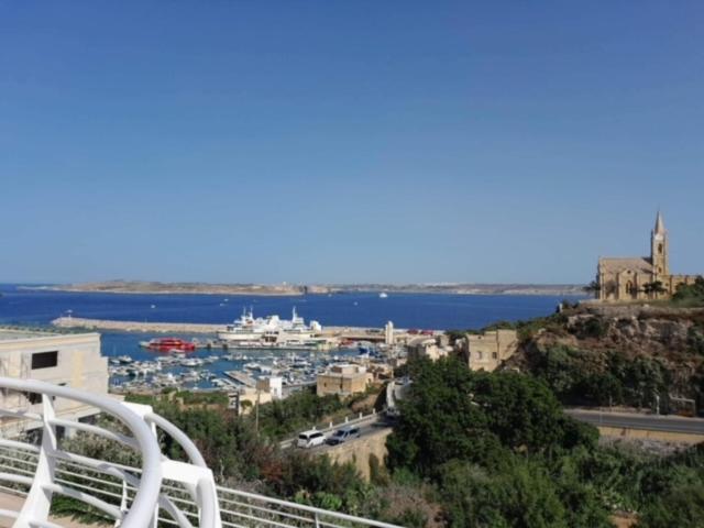 East Breeze Penthouse Apartment Mgarr Exterior photo